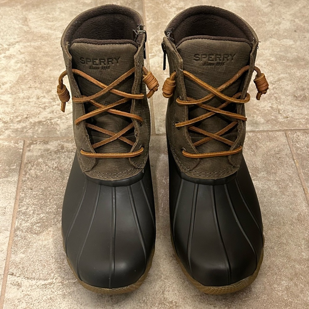 Sperry Women's Saltwater Seasonal Rain Boot, 7.5, Brown/Olive